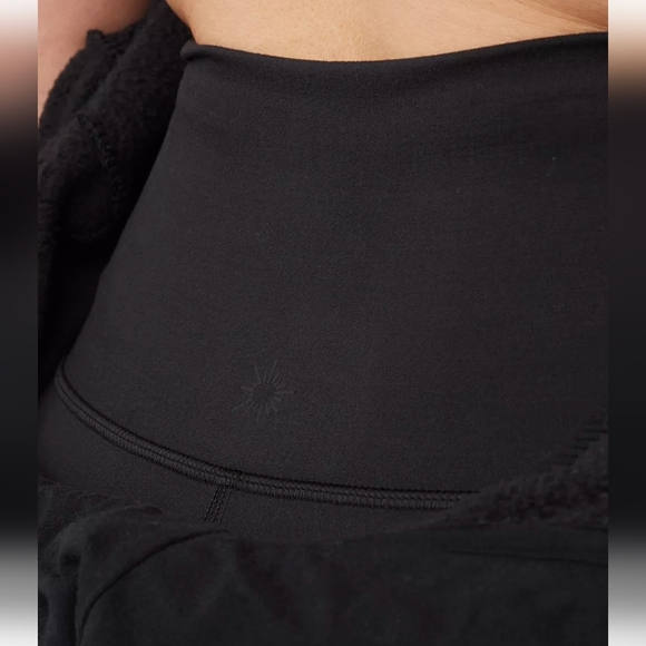 OFFLINE By Aerie The Hugger High Waisted Legging Size Small - Picture 6 of 14